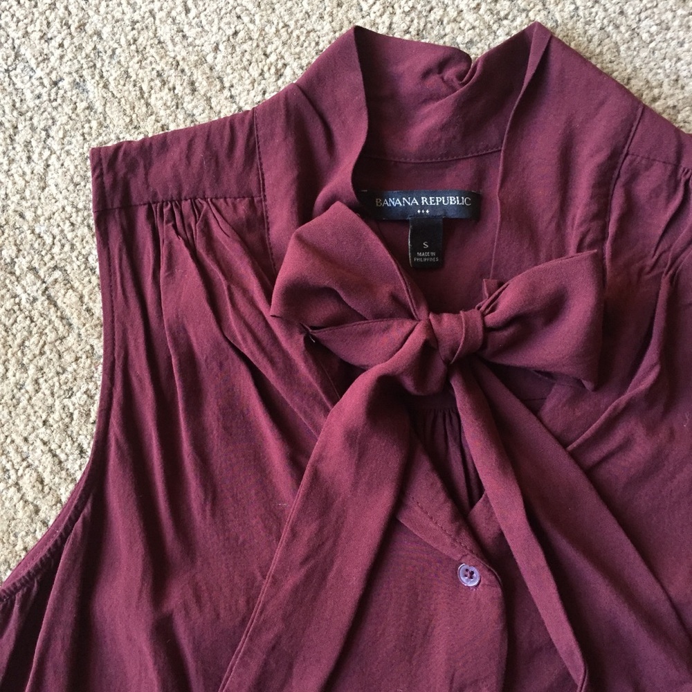 Black Rose Tie Neck Sleeveless Top